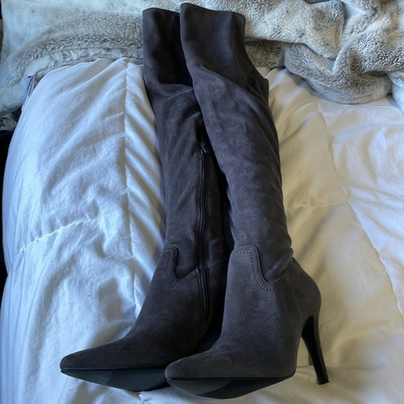 Le Chateau Gray Faux Suede Over the Knee Boots with Stiletto Heel Size 38 - Picture 2 of 16